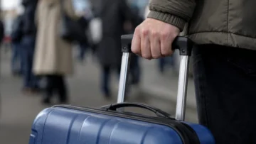 Євросоюз планує продовжити тимчасовий захист українців до березня 2028 року. У ЄС понад 4 млн біженців, рішення вплине на виплати, статус і повернення