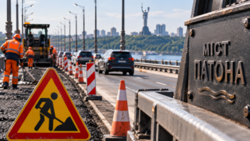 Міст Патона у Києві частково закриють із 15:00 11 вересня до 07:00 14 вересня. Роботи проведуть у другій смузі в напрямку правого берега, а транспорт пустять першою та третьою смугами. Рух збережуть.