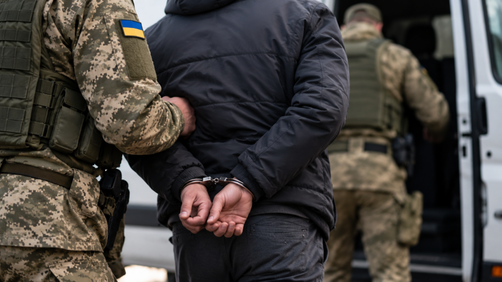Чи можуть ТЦК тримати військовозобов’язаних і скільки часу триває затримання? Що відомо про новий наказ поліції та ТЦК, тригодинний строк, протокол і доставлення до центру.