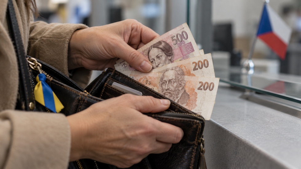 20 жовтня Окамура заявив про план скоротити виплати українцям у Чехії. Що пропонують змінити, які суми діють зараз, кому належить допомога та куди звертатися щодо захисту, страхування й власних авто.