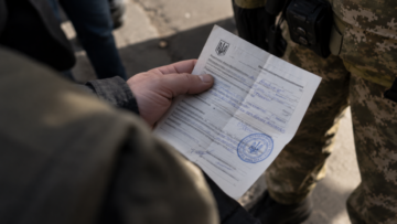 Станом на 21 жовтня 2026 року штраф за неявку до ТЦК після оновлення даних у &laquo;Резерв+&raquo; становить 17 000&ndash;25 500 грн. За яких умов можна сплатити 8 500 грн, коли повістка поштою вважається врученою та як оскаржити штраф протягом 10 днів.
